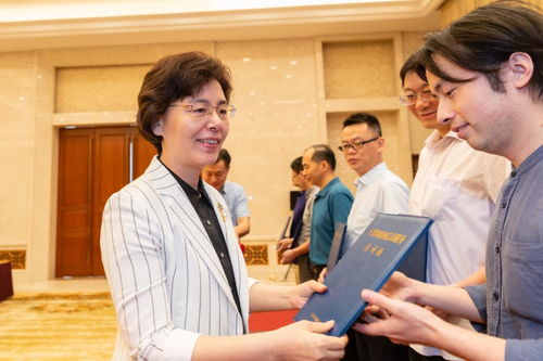 江苏省首批32家县级融媒体中心获颁互联网新闻信息服务许可证